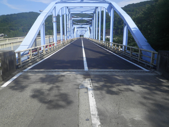 主要地方道新湊庄川線道路総合交付金(防災・補修・点検)雄神橋舗装補修工事